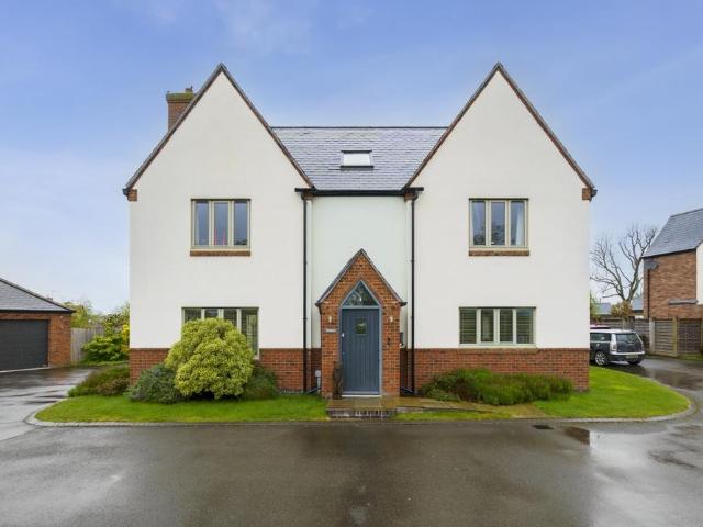 4 bedroom detached house to rent