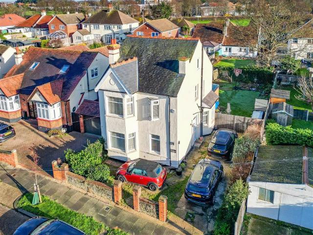 4 bedroom detached house to rent