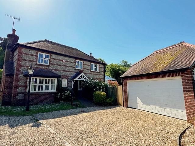 4 bedroom detached house to rent