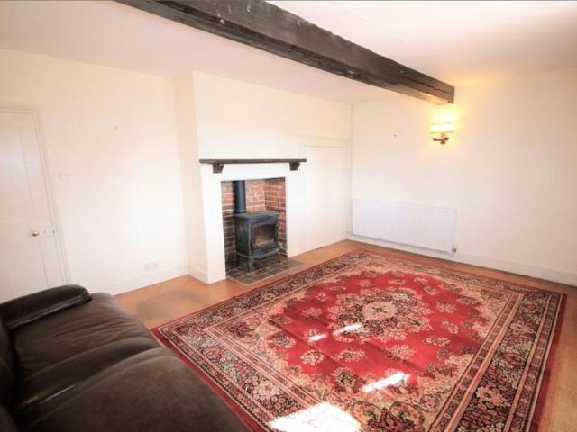 4 bedroom detached house to rent