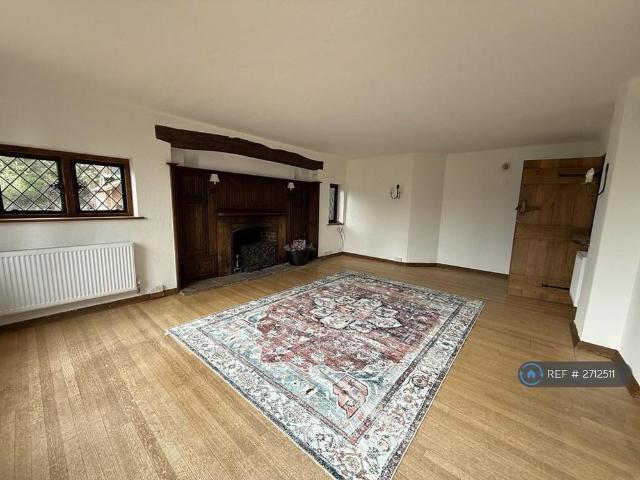 4 bedroom detached house to rent