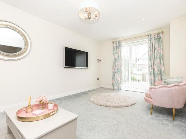4 bedroom detached house to rent