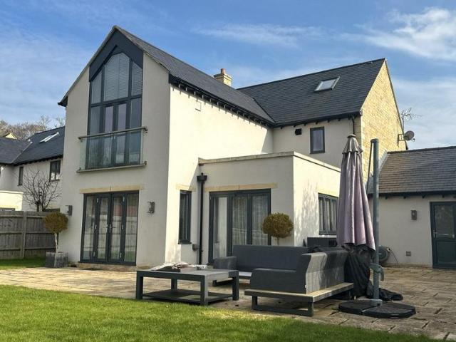 4 bedroom detached house to rent