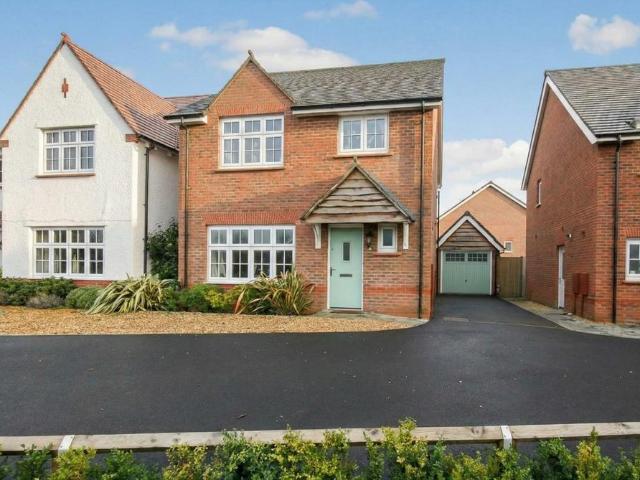 4 bedroom detached house to rent