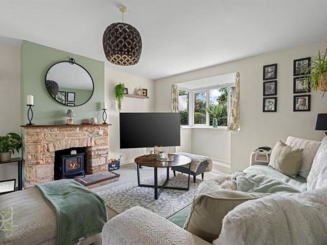 4 bedroom detached house to rent