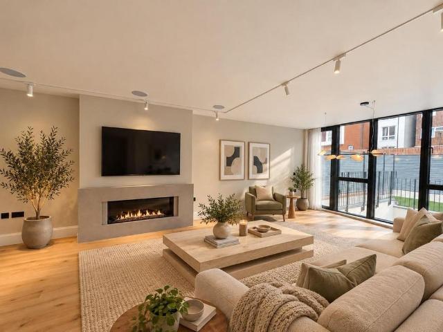 4 bedroom detached house to rent