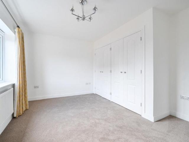 4 bedroom detached house to rent