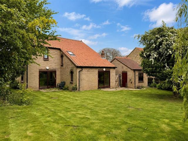 4 bedroom detached house to rent