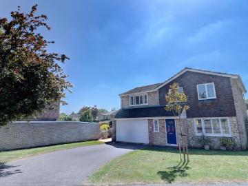 4 bedroom detached house to rent