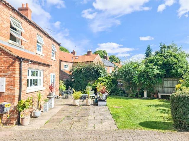 4 bedroom detached house to rent