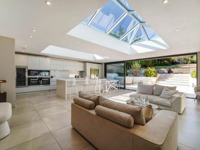 4 bedroom detached house to rent