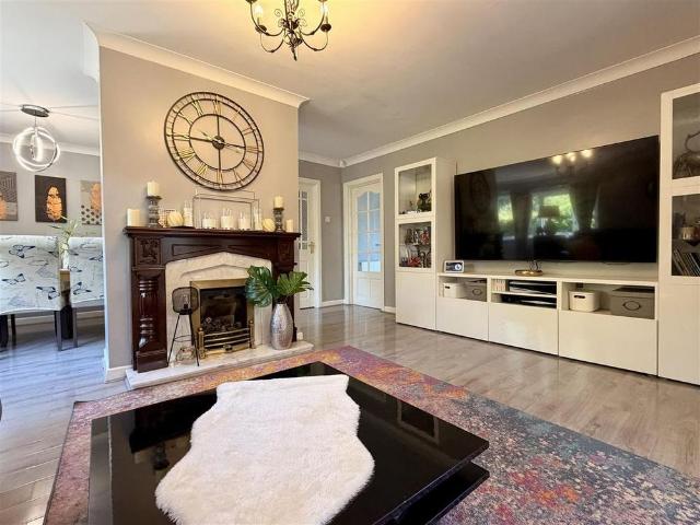 4 bedroom detached house to rent