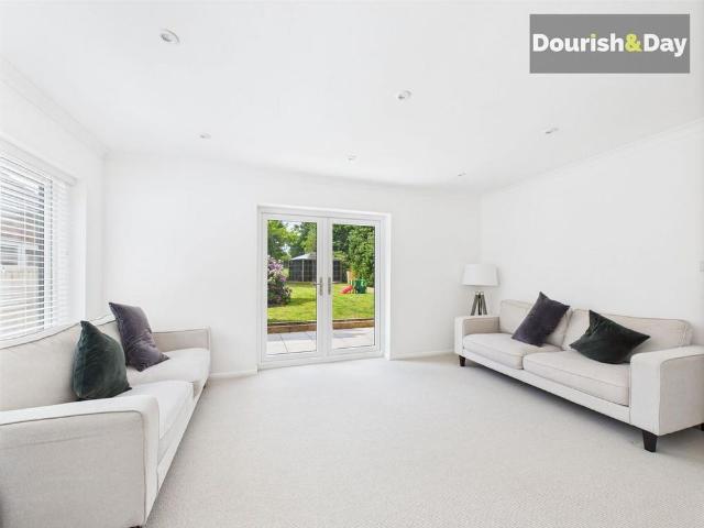 4 bedroom detached house to rent