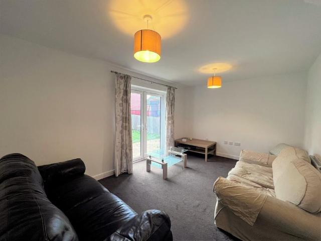 4 bedroom detached house to rent