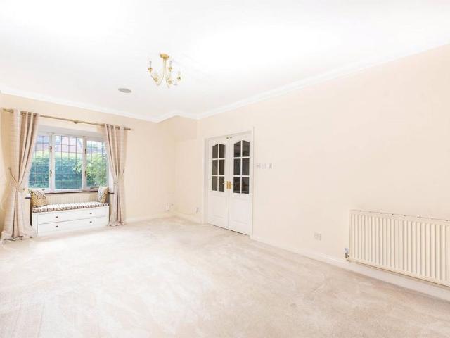 4 bedroom detached house to rent