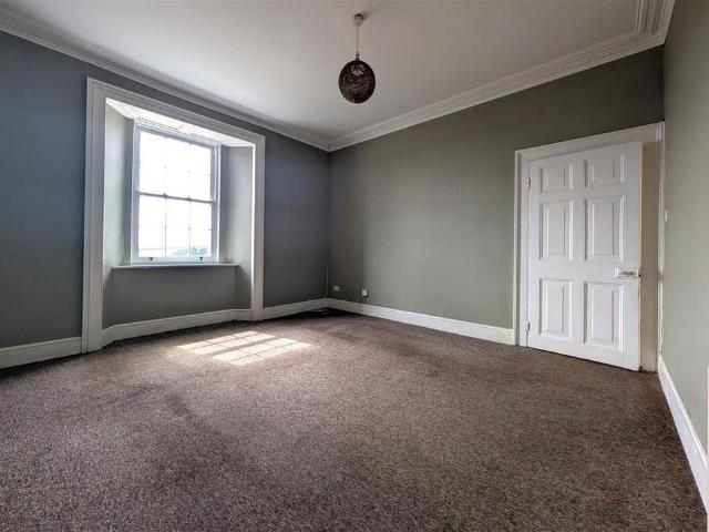 4 bedroom detached house to rent