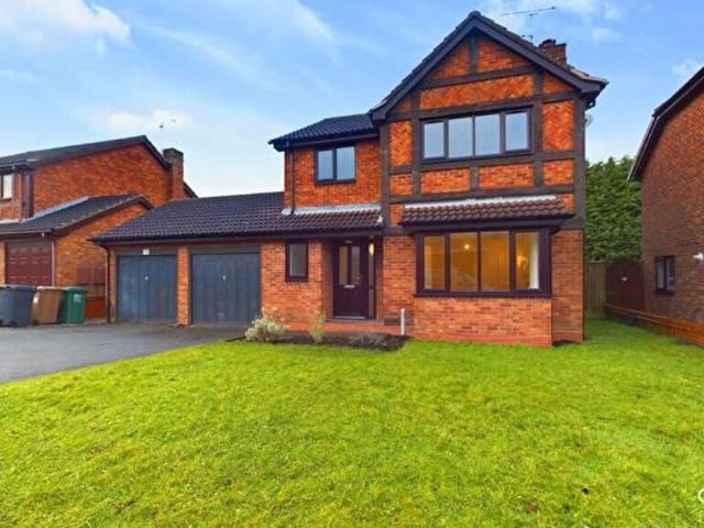 4 Bedroom Detached House To Rent In Westacre Drive, Church Gresley, Swadlincote, Derbyshire, DE11