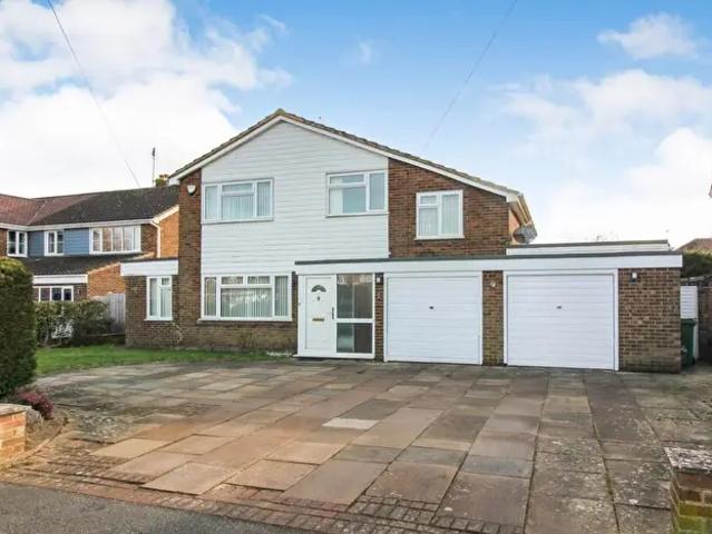 4 Bedroom Detached House To Rent In Camborne Avenue, Aylesbury, HP21