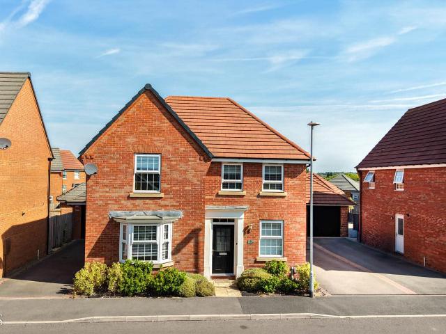 4 bedroom Detached House to rent in Chawton Way, Tamworth, Staffordshire