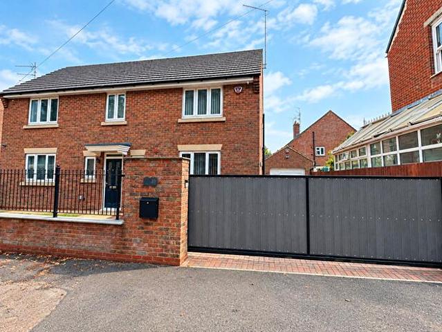 4 Bedroom Detached House To Rent In Chaplins Lane, Desborough, Kettering, NN14