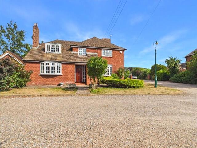 4 Bedroom Detached House To Rent In Middle Farm Close, Chinnor, Oxfordshire, OX39