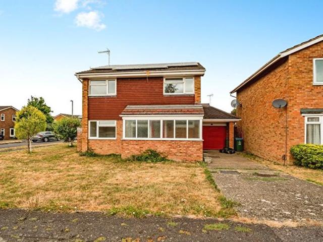 4 Bedroom Detached House To Rent In Pentland Road, Aylesbury, HP21
