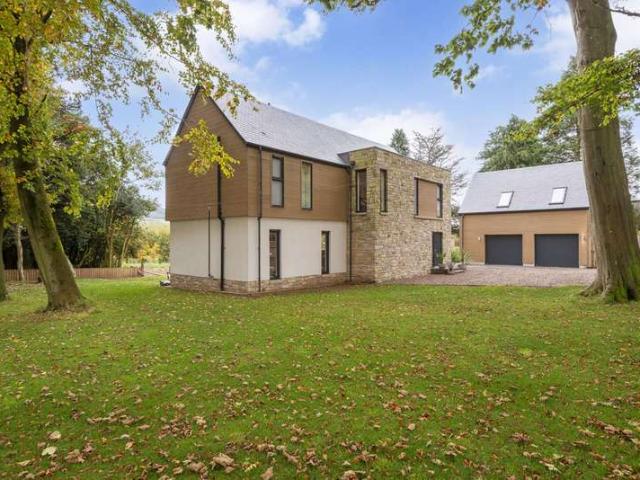 4 Bedroom Detached Villa House