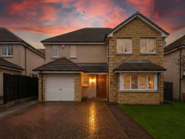 4 Bedroom Detached Villa House