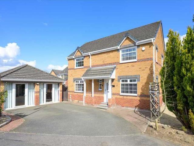 4 Bedroom Detached Villa House