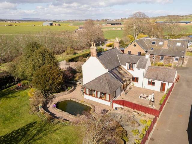 4 Bedroom Detached Villa House