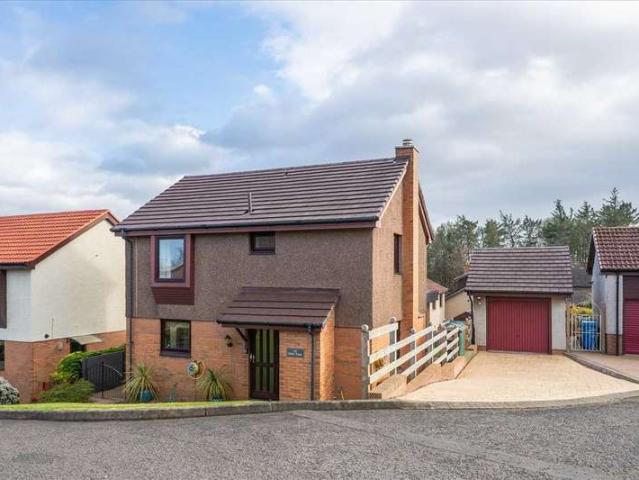 4 Bedroom Detached Villa House