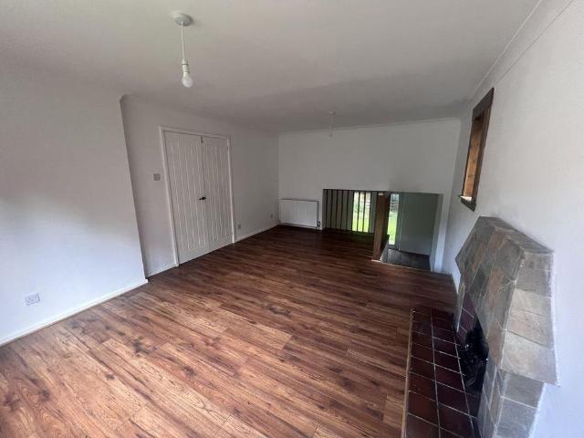 4 bedroom detached villa to rent