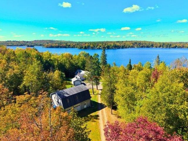 4 bedroom, Dexter ME 04930 105659380