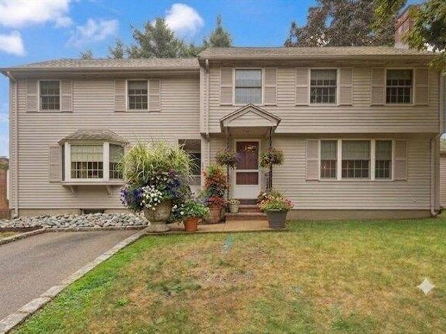 4 bedroom, Dedham MA 02026 105384827