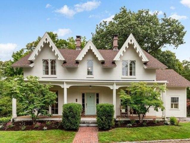 4 bedroom, Dedham MA 02026 105478471