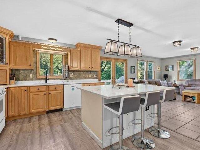 4 bedroom, Dedham MA 02026 105414765