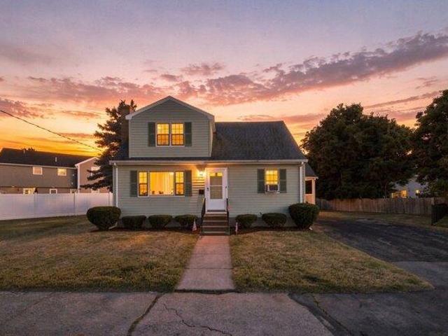 4 bedroom, Dedham MA 02026 105416802