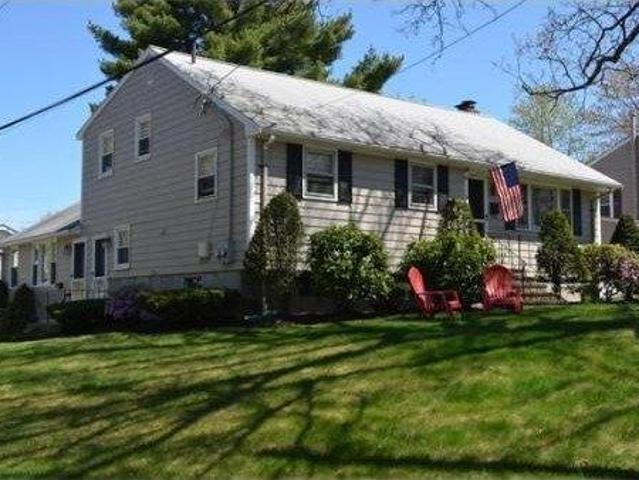 4 bedroom, Dedham MA 02026 105418469