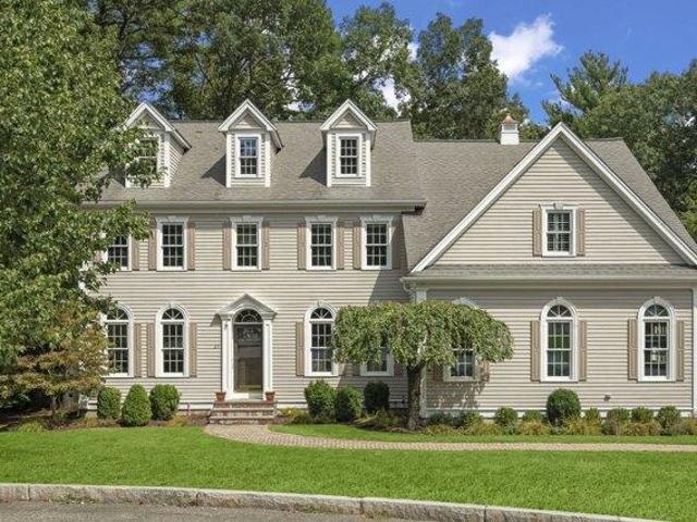 4 bedroom, Dedham MA 02026 105423423