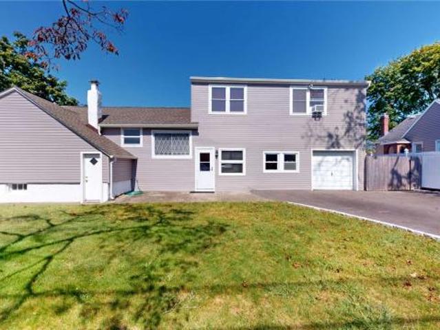 4 bedroom, Deer Park NY 11729 72692247