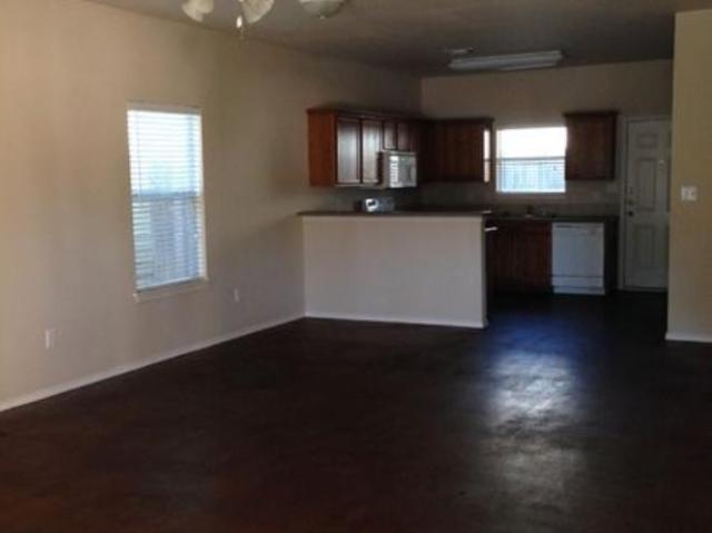 4 bedroom, Denton TX 76201 LS102542286
