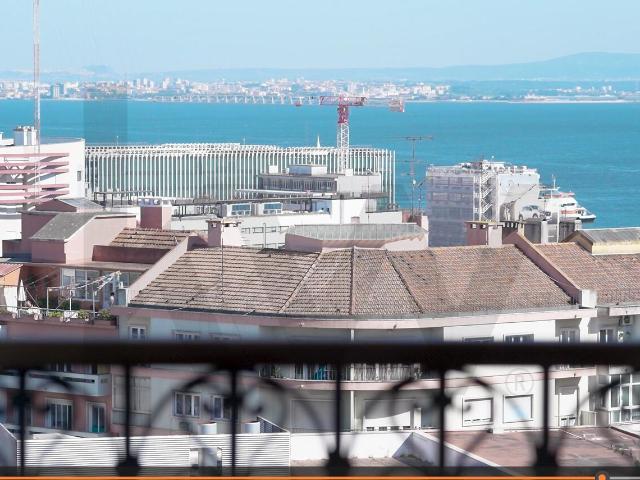 4 Bedroom Duplex Floors 4/5 New 290 m2 River View Rua Miguel Lupi, Estrela, Lisbon