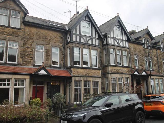 4 bedroom flat for sale