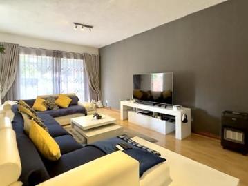 4 Bedroom Duplex in Strathavon