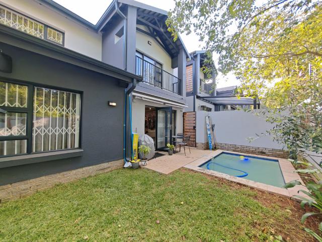 4 Bedroom Duplex To Let in Bryanston