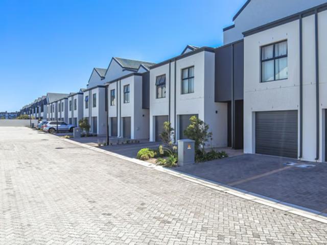 4 Bedroom Duplex To Let in Sandown