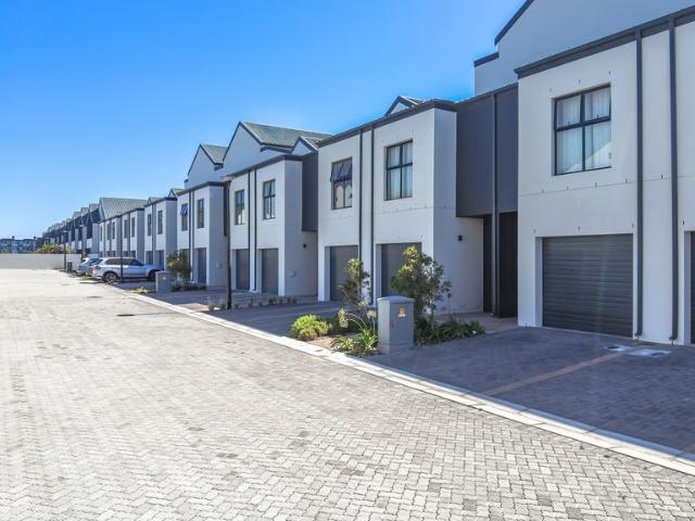 4 Bedroom Duplex To Let in Sandown