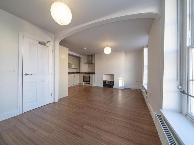 4 bedroom duplex to rent