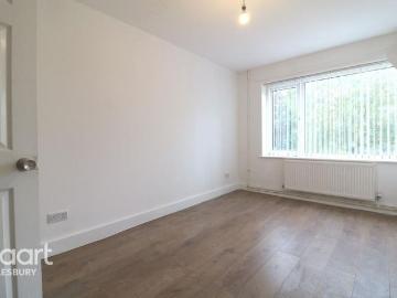 4 bedroom duplex to rent