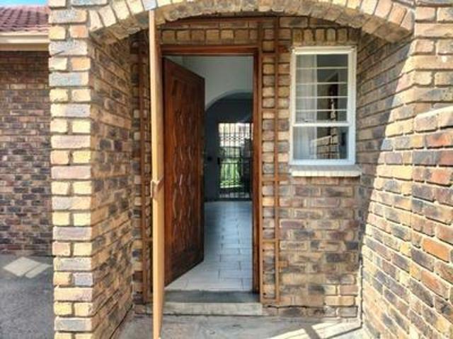 3 bedroom duplex/ townhouse